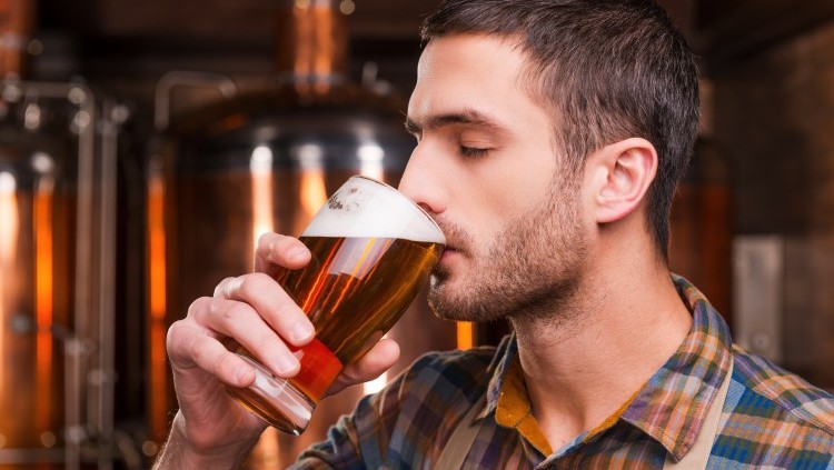 Rượu bia – thủ làm làm gia tăng bệnh gout