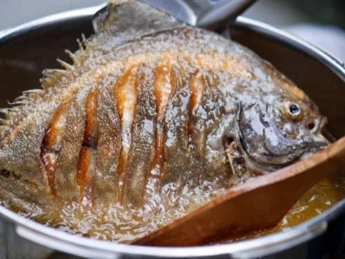 cá rán - thực phẩm người bệnh gout nên ăn