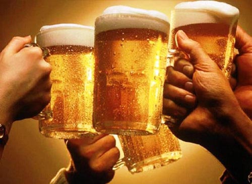 Càng uống nhiều bia rượu càng dễ suy thận và mắc gút